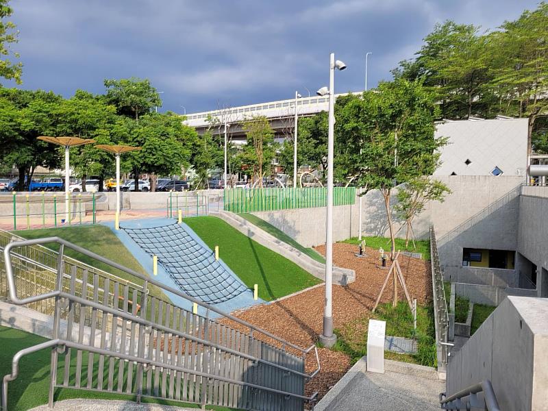 板橋音樂公園下沉式廣場區域配置遊戲場