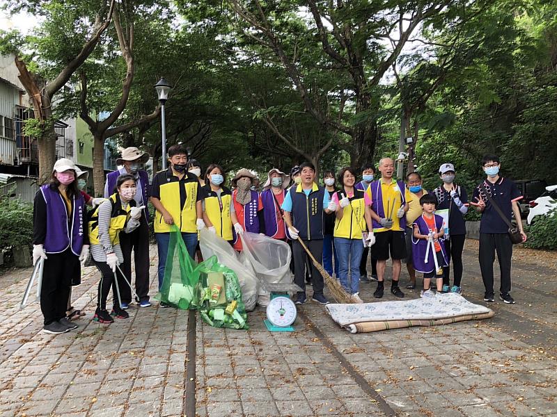 清淨家園活動-民族里里民,一起於台東林管處沿著鯉魚山步道環境整理