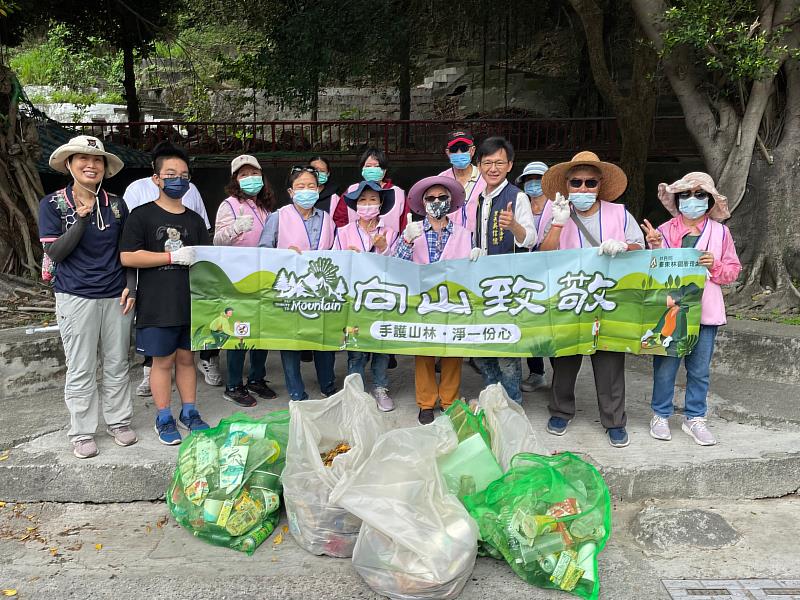 清淨家園活動-東海里里民,一起於台東林管處沿著正氣北路109巷環境整理