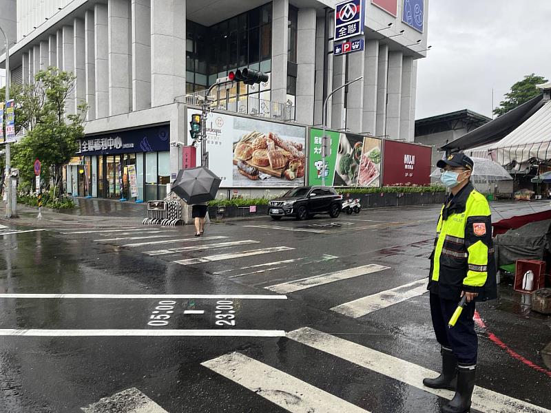 臺東縣首處行人專用時相號誌正式啟用 行人安全更有保障