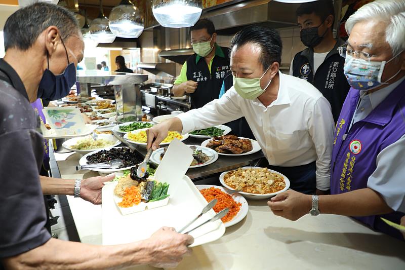 暖心暖胃愛心待用餐感恩暨捐贈儀式