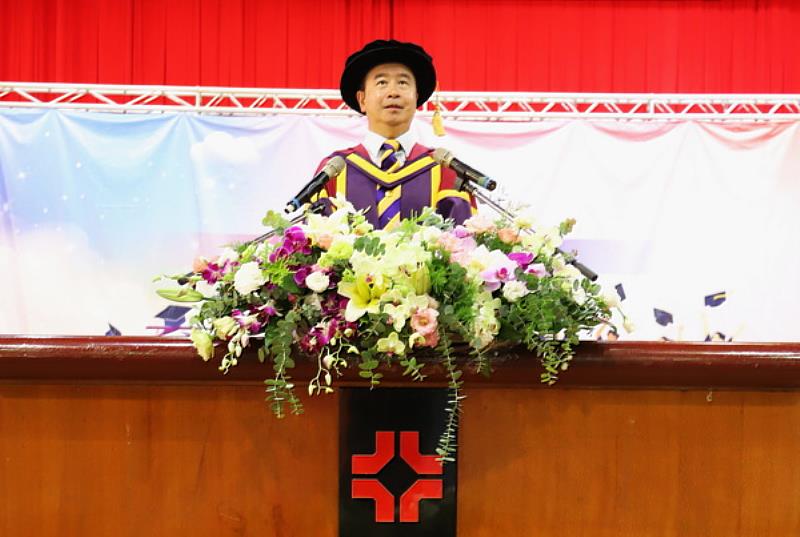 育達科大董事長王育文博士致詞勉勵畢業生