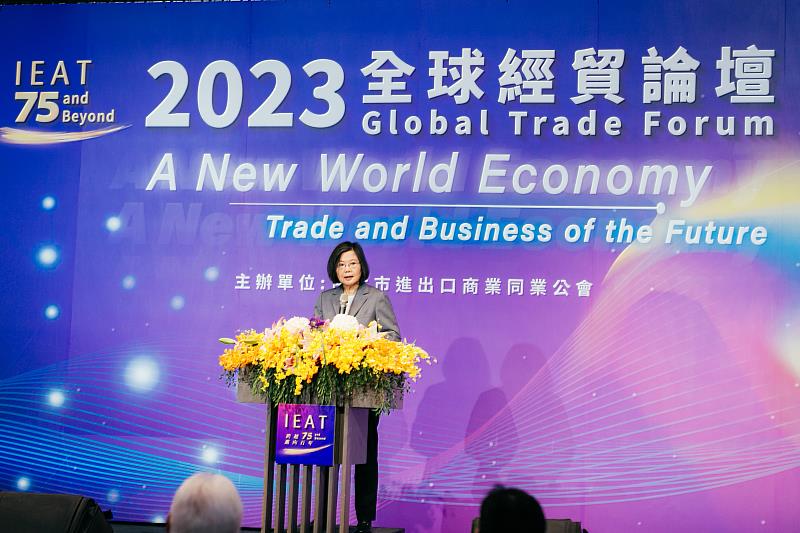 總統蔡英文認為IEAT是政府與企業最強的後盾與橋樑,更引導企業從傳統拓銷走向創新電子商務與全球環境永續。