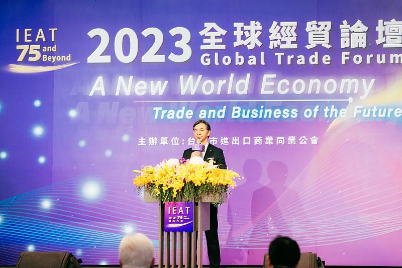 台北市進出口商業同業公會黃教漳理事長盼科技與環境共容，打造新時代外貿產業。