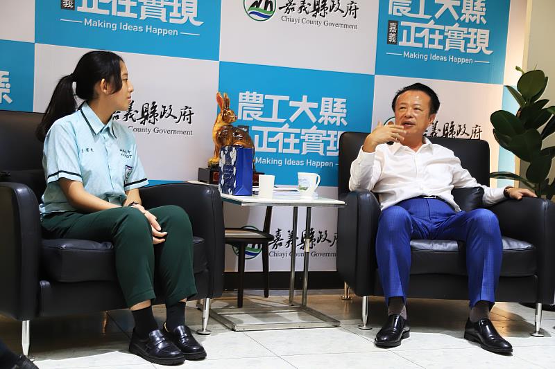 2023總統教育獎得主 蔡育慈出書邀翁章梁寫序