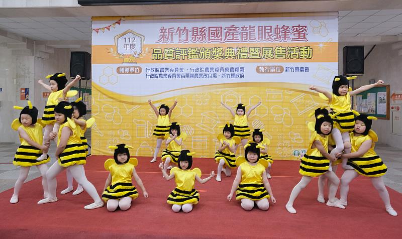 官網-活動也邀請菲曼伲藝術幼兒園的小朋友裝扮成小蜜蜂，帶來精彩的表演。