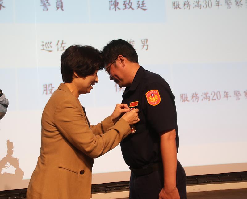 感謝員警辛勞及付出 臺東縣今辦理警察節慶祝大會 饒慶鈴：明年警消津貼再調升將達1萬7千元！