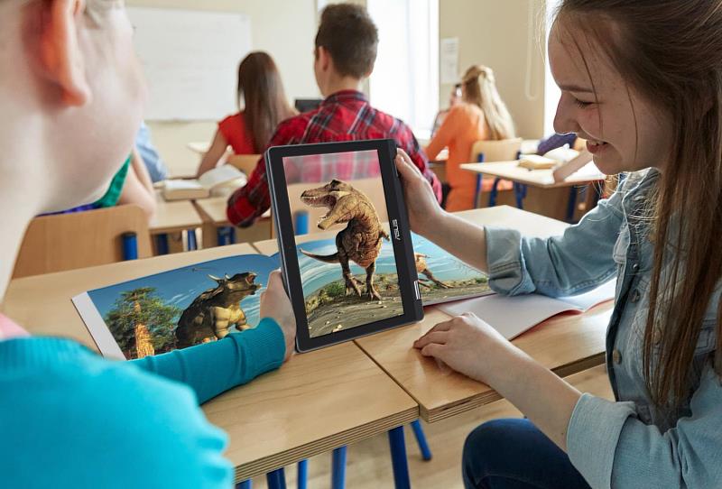 ASUS Chromebook Flip C214(WiFi)觸控筆電具備可360°翻折螢幕，內建觸控筆，依不同教學情境能靈活切換為平板。