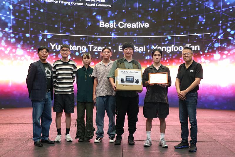 圖二：數媒系曾永騰、陳榮富及廣電系蔡宜倫創作的作品「ENLIGHTEN」獲得最佳創意獎