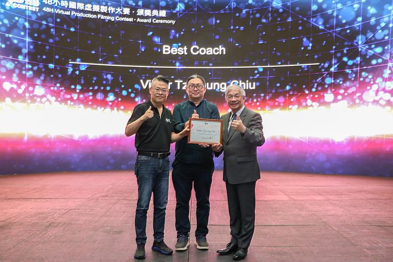 圖三：世新大學數位多媒體設計學系老師邱子杭獲得最佳指導獎