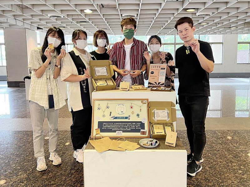 圖說三：《青蘋果樂園》品牌鎖定70、80年代臺灣復古元素