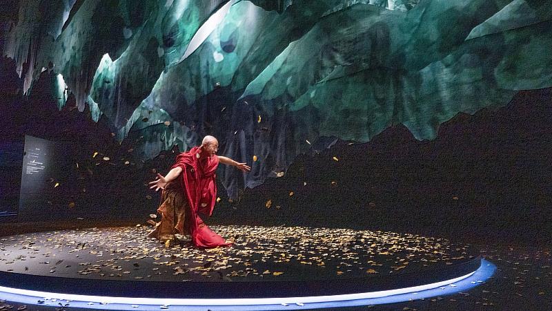 匯川聚場藝術總監張忘，擔任開幕活動引路演出者。（圖由世界宗教博物館提供）