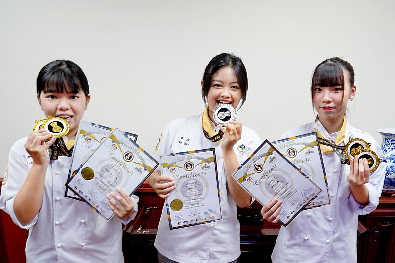 2023WCC世界金廚國際大賽得獎同學合影