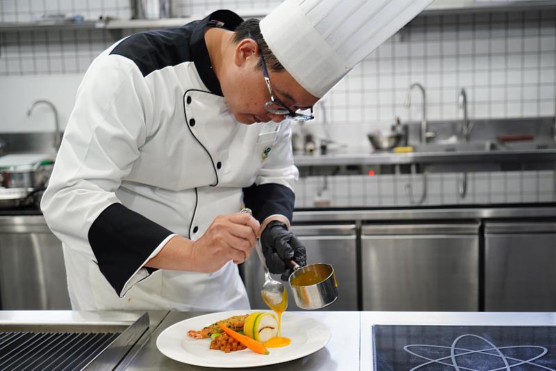 榮獲TUCC海鮮金牌（最高分）小金人柳希諺老師