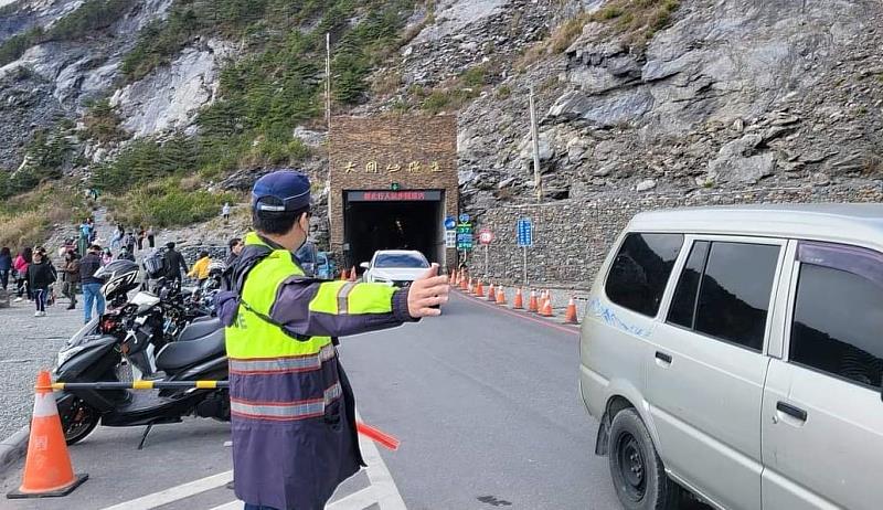 臺東縣臺東及關山警察分局加強端午連假交通疏導勤務 維護行車順暢及安全