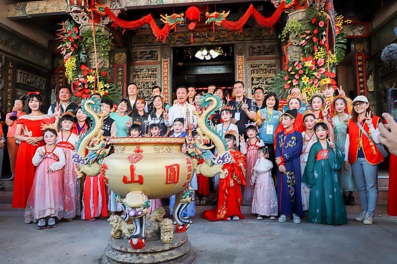 鹿草圓山宮「舉暗香」出巡 重現百年祭儀-2