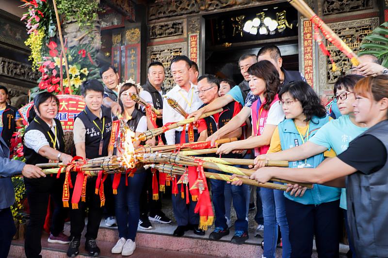 鹿草圓山宮「舉暗香」出巡 重現百年祭儀-3