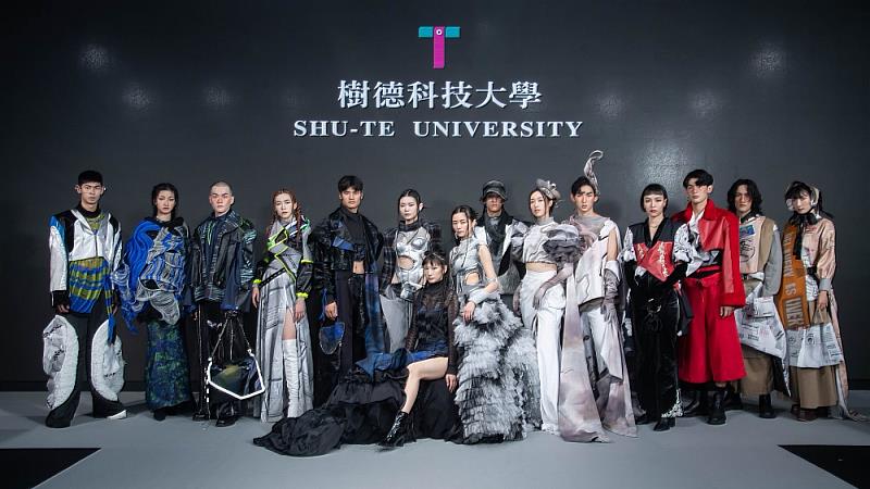 圖說一：設計學院學生作品在臺北時裝週由模特兒走秀展演