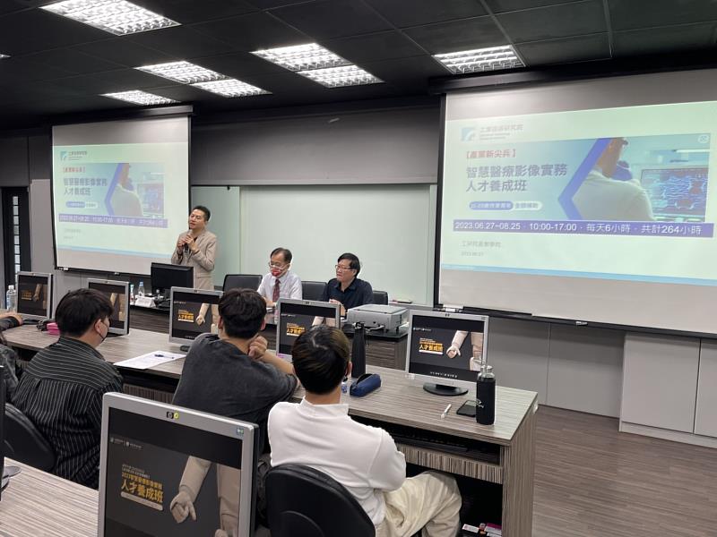 工研院產業學院張榮杰經理勉勵學員