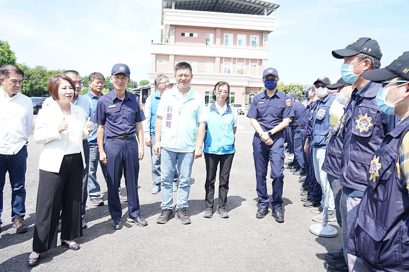 縣長周春米參加授車儀式，慰勞警察同仁辛勞