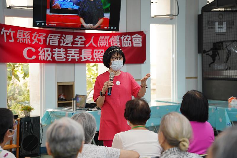 彭嬿老師希望客家諺語融入生活化，共同學習如何才能快樂、健康及待人處事智慧，不讓課程感到枯燥乏味。