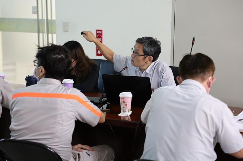 豐邑公司在專案小組會議上報告搶險施工進度