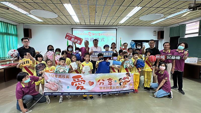 手捏黏土許心願 救國團邀集南投縣議員黃世芳助童圓夢