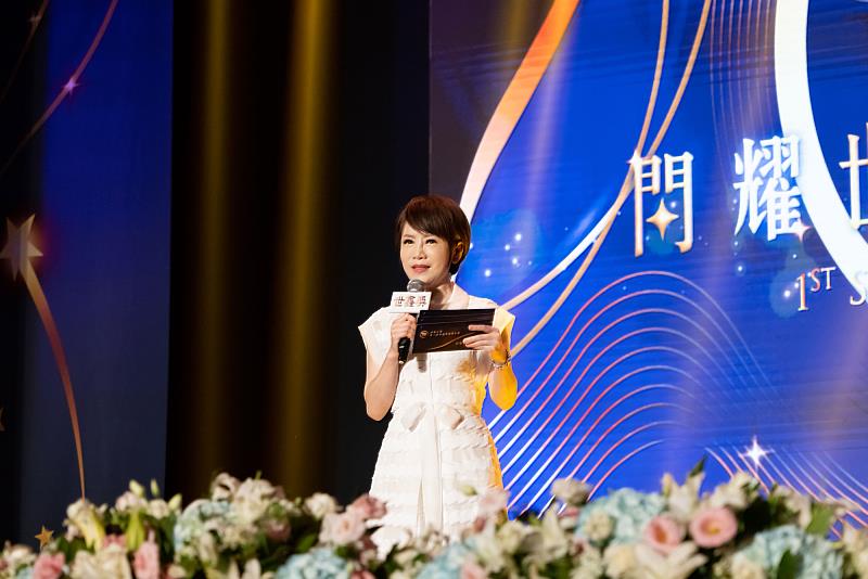 世新大學首屆「世鑫獎」邀請華視新聞主播與製作人陳雅琳擔任評審及頒獎人。（世新大學提供）