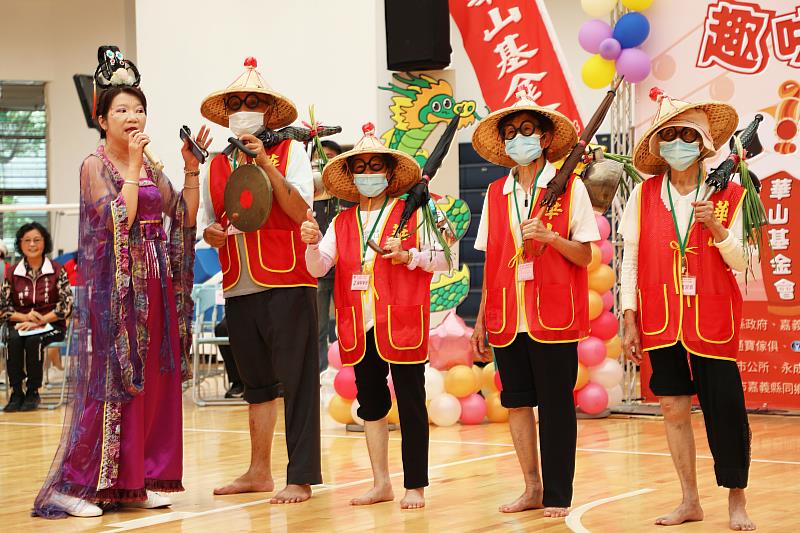 集結上百位長輩拚陣頭！華山基金會盛大舉辦迓媽祖也瘋狂趣味嘉年華