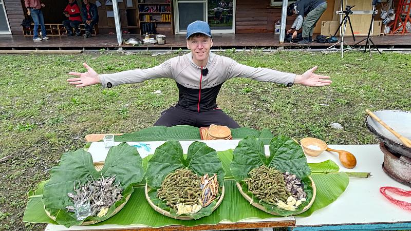 《ila 跟土地學做飯》織羅部落的青蛙湯衝擊吉雷米味蕾