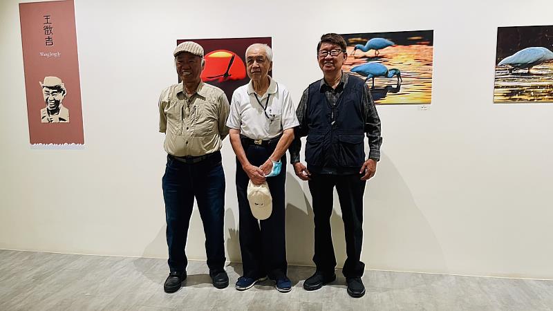 三位攝影師合照-左到右：王徵吉、陳次雄、劉永泰