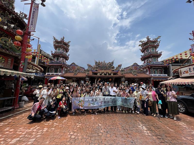 南華大學承辦教育部生命教育精進研習工作坊，安排至新港奉天宮進行在地化生命教育探索學習。