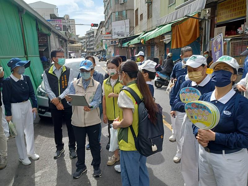 市場小兵建疫功曬衣桿+手機+保特瓶600元變身孑孓全都露，屋頂溝槽積水同步錄影亦可投藥。