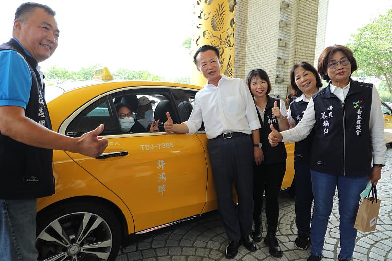 嘉義縣首創身障者搭計程車上下班補助