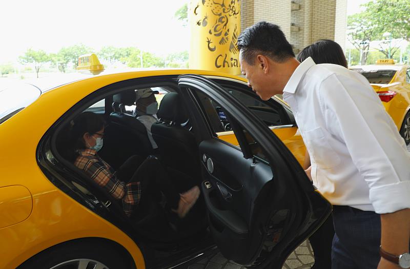 嘉義縣首創身障者搭計程車上下班補助