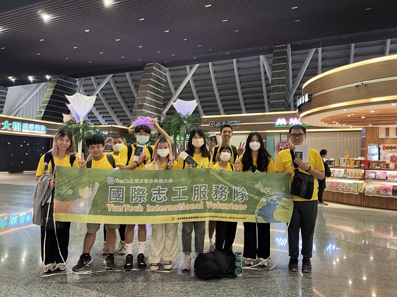 第八屆國際志工機場合照