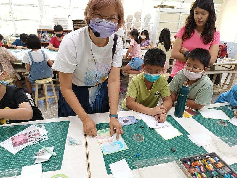 嘉義縣教育展望協會辦夏令營 孩子暑假不孤單