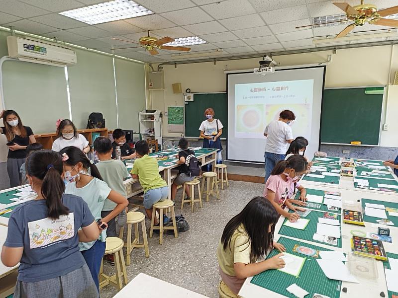 嘉義縣教育展望協會辦夏令營 孩子暑假不孤單