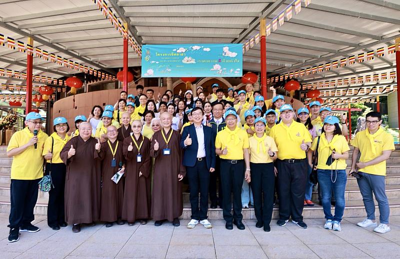 泰辦、靈鷲山、新北市府攜手合作種樹祈福活動，提前為泰王慶生，展現台泰友好關係。（圖由靈鷲山佛教教團提供）