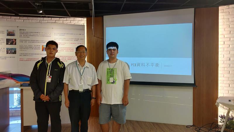 許永駿(左1)參與產學研工程人才實務能力發展基地計畫