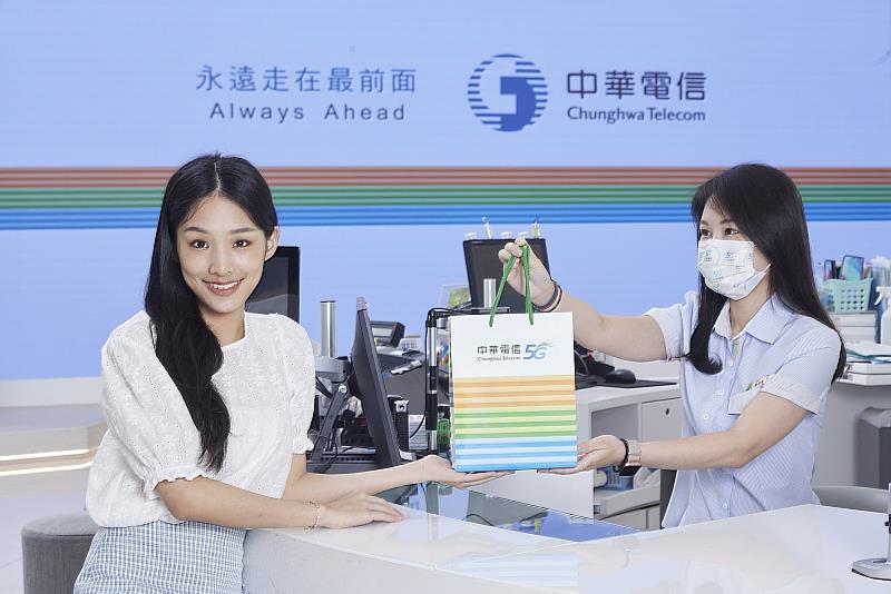 中華電信FUN暑假！辦精采5G手機、精品行李箱或家電0元起，贈點方案最高贈Hami Point 19,000點，兌點享免費機場接送服務