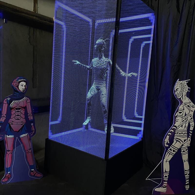 薛佑廷個展 - 作品《艾索羅夫星人展》展出國科會科技藝術跨域融合計畫裡的3D角色設計，作品融合了客家與科幻、3D與剪紙的設計風格。