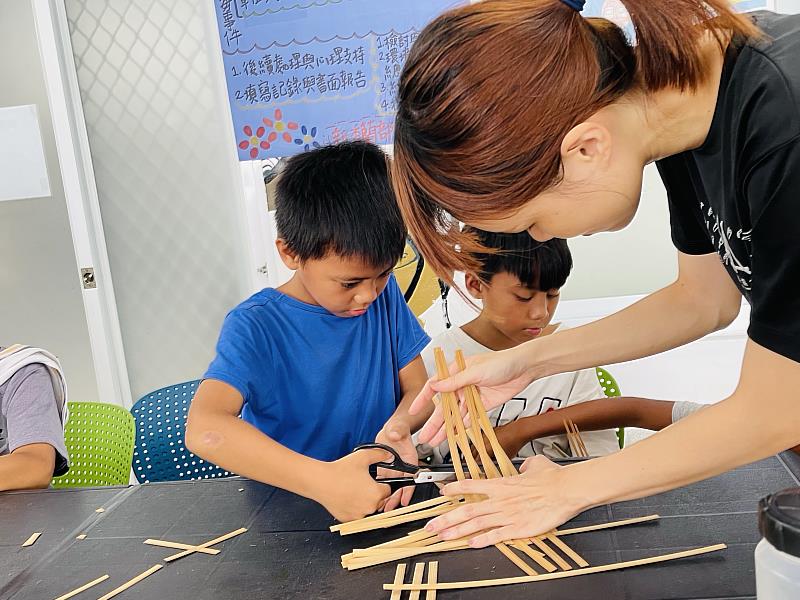 臺東縣「112年私有老建築保存再生計畫」老屋培力工作坊簡易竹編杯墊課程