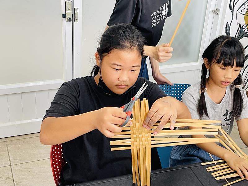 臺東縣「112年私有老建築保存再生計畫」老屋培力工作坊簡易竹編杯墊課程