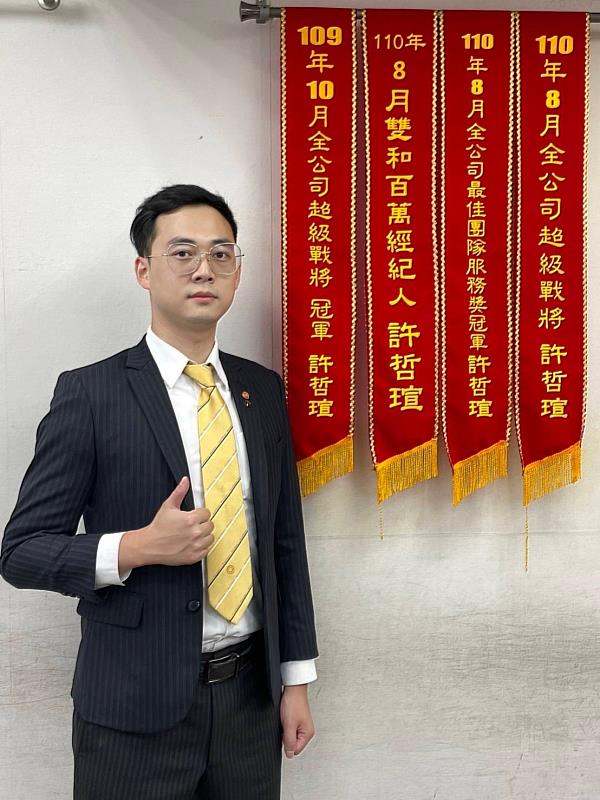 永慶房屋經紀人許哲瑄提醒，不管是買房還是賣房，選擇提供完整房價資訊與服務保障的房仲業者才安全！圖/永慶房屋提供