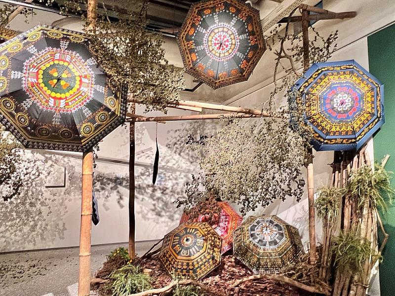 潘泓作品主題「傘亮的祝福」