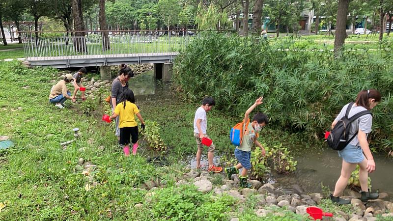 東興圳社區營造計畫近年啟動，帶領社區居民一起動手，增進對東興圳的認同感與歸屬感。