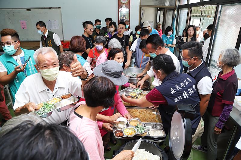 民雄鄉鎮北社區老人食堂揭牌