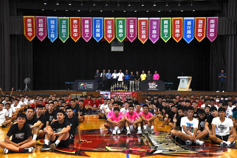 府城議長盃全國中等學校籃球邀請賽共有98支隊伍超過1300人報名參加