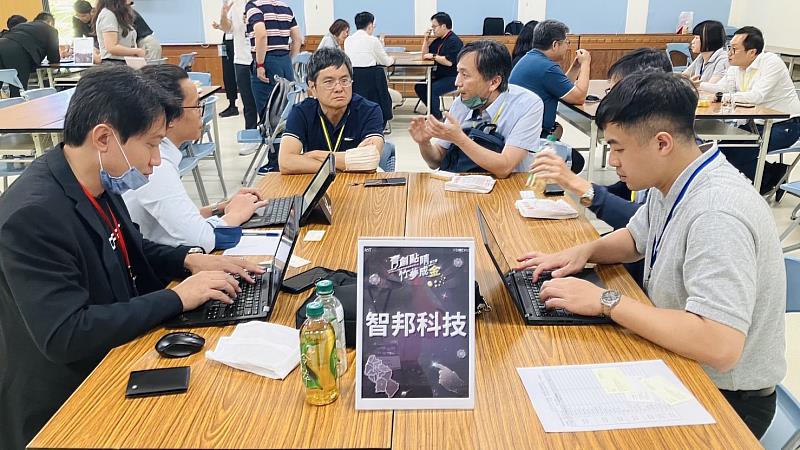 新竹縣政府與StarFab Accelerator齊力打造的新竹AIoT加速器「青創點睛.竹夢成金」,在各界支持下邁入第二屆,並於7日舉辦「創新提案徵選與媒合」。